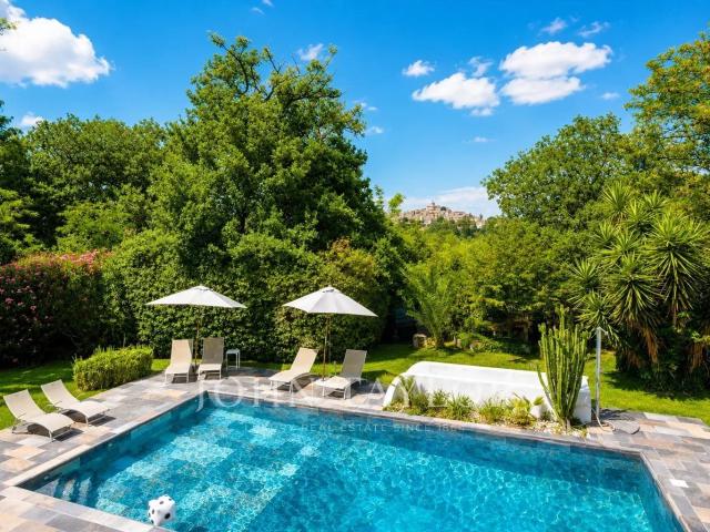 Villa contemporaine 400 m² – Vue village – Cadre verdoyant –. 406m² Cagnes sur Mer