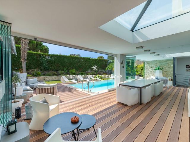 Villa Contemporaine 9 Pieces 250 M2 Saint Raphael 275m² Saint Raphaël