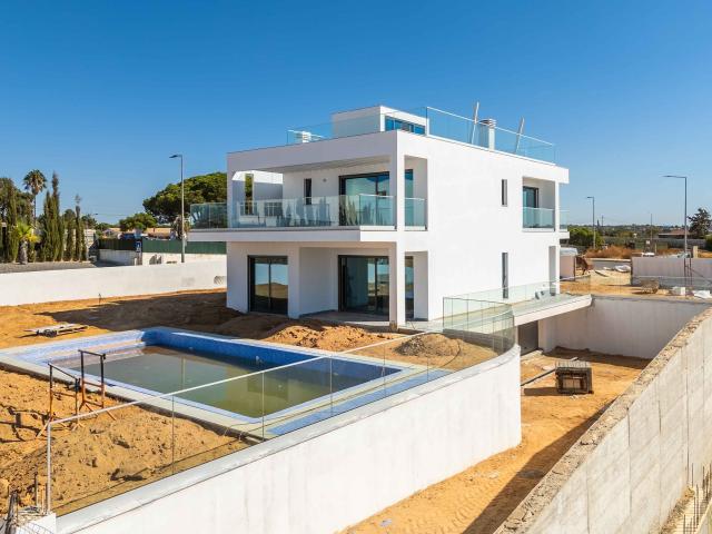 Villa contemporânea com piscina, jacuzzi e rooftop vista mar Encosta Dourada Albufeira Em construção