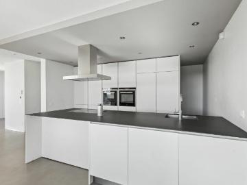 Villa contemporanea con due giardini e vista panoramica