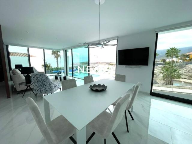¡Villa contemporánea con piscina privada y vistas panorámica. 115m² Adeje