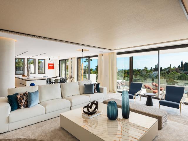 Villa Contemporánea con Planta de Bienestar y Vistas Panorámicas Marbella Hill Club