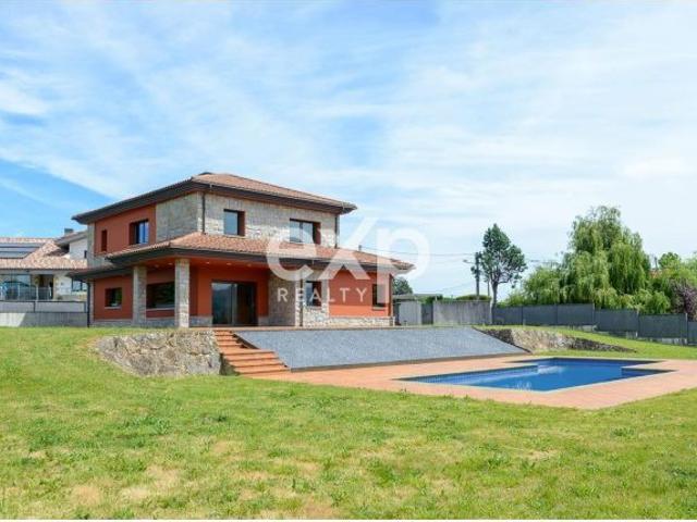VILLA CONTEMPORÁNEA DE ALTO STANDING CON PISCINA, EFICIENCIA ENERGÉTICA A Y MÁXIMA PRIVACIDAD