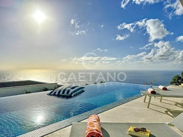 Villa Contemporânea de Luxo com Piscina Infinita e Vista Pan. 398m² Prazeres