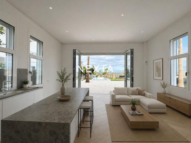 ¡Villa contemporánea en Los Cristianos con piscina privada y. 195m² Arona