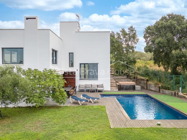 Villa contemporánea en venta en Esclanyà con arquitectura mo. 348m² Esclanya