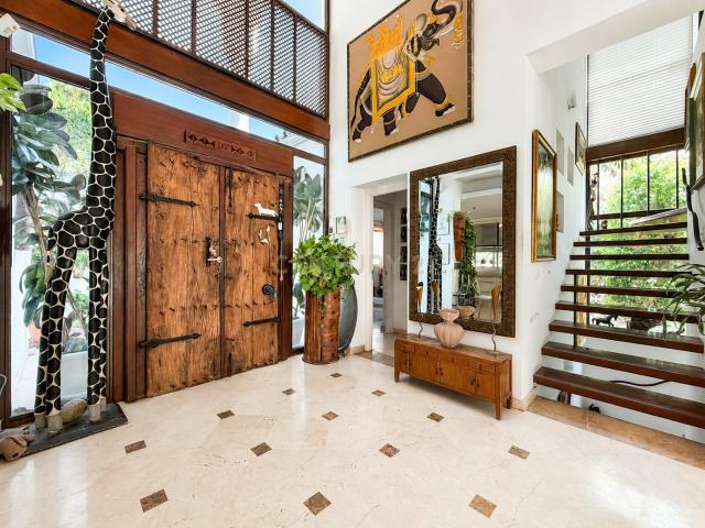 Villa contemporánea junto a la playa en El Presidente, Estepona