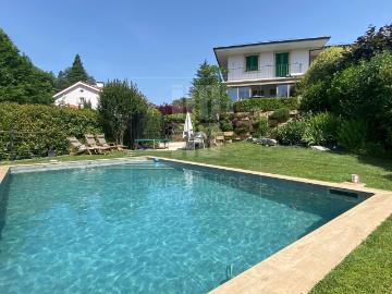 Villa contiguë de 8 pièces avec piscine privée