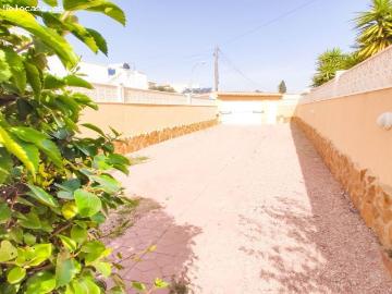 Villa con 4 dormitorios y piscina privasda en Ciudad Quesada