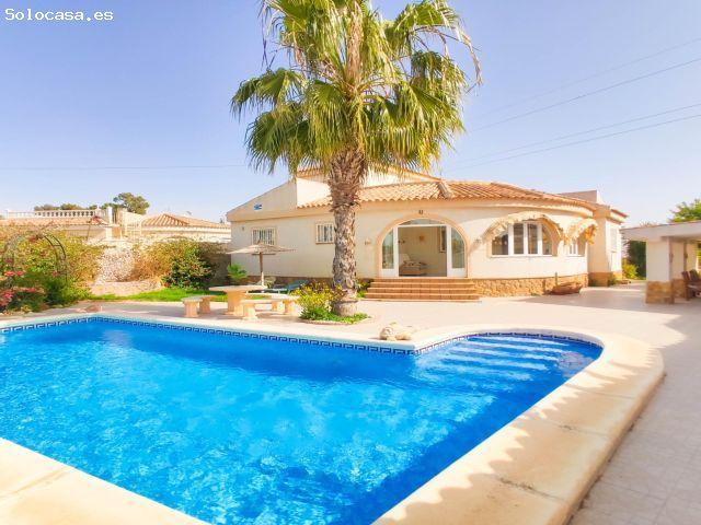 Villa con 4 dormitorios y piscina privasda en Ciudad Quesada