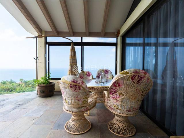 Villa con apartamento independiente, estudio, bodega y vistas al mar en Lomo Román – Santa Úrsula, Tenerife
