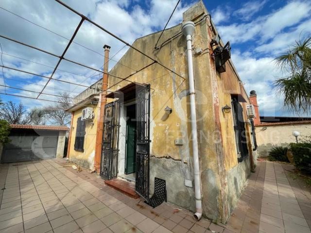 Villa con box a Siracusa
