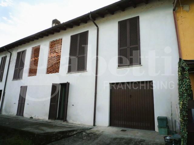Villa con box doppio a Ternate