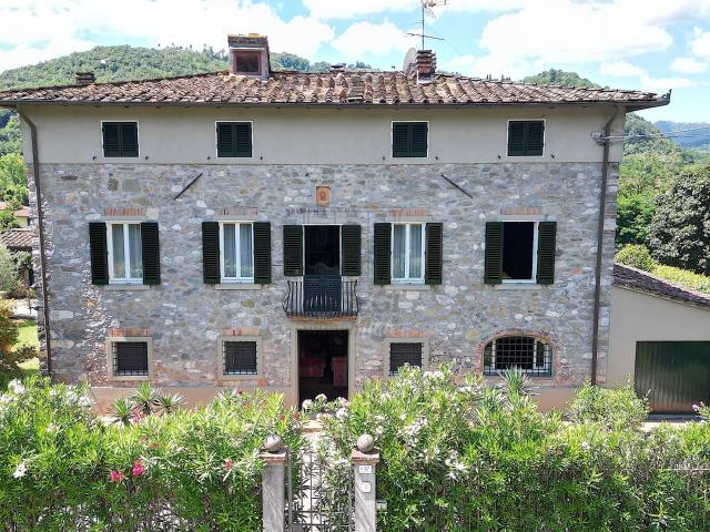 Villa con box in san martino in freddana, Lucca