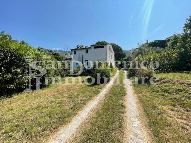 Villa con giardino, Calci montemagno