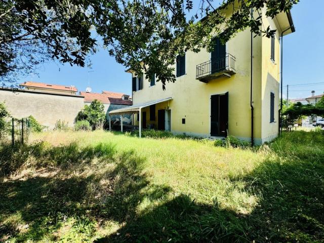 Villa con giardino, Camaiore lido di