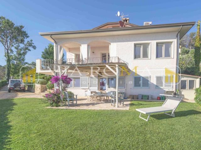 Villa con giardino, Camaiore pieve di