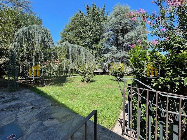 Villa con giardino, Capannori massa macinaia