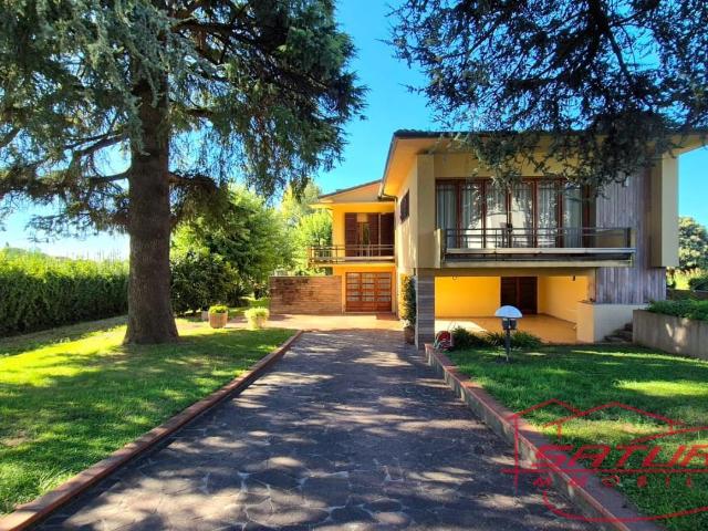 Villa con giardino, Capannori marlia