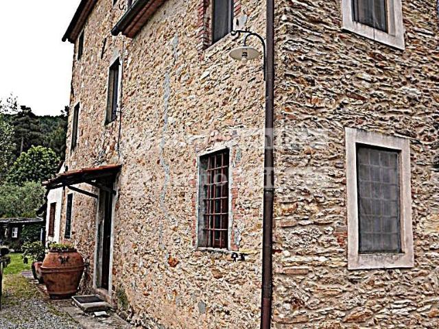 Villa con giardino, Capannori pieve di compito