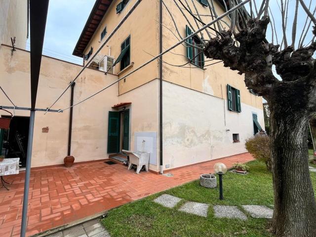 Villa con giardino, Castelfiorentino dogana