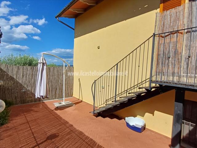 Villa con giardino, Cetona piazze
