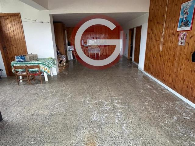 Villa con giardino, Cinquefrondi zona semicentrale