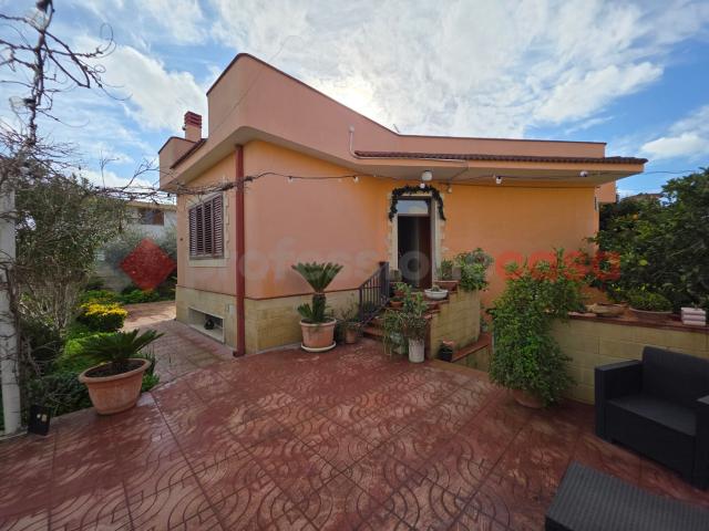Villa con giardino a Taranto