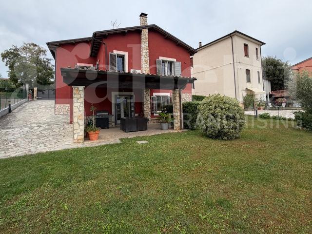 Villa con giardino a Terni