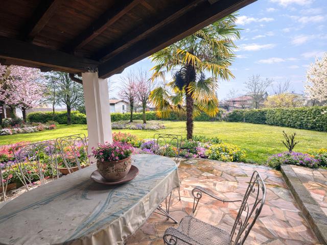 Villa con giardino a Volpara