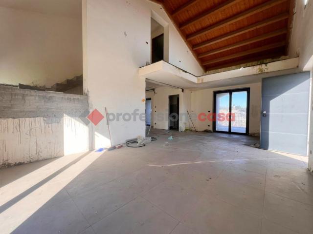 Villa con giardino a Aci Sant'Antonio