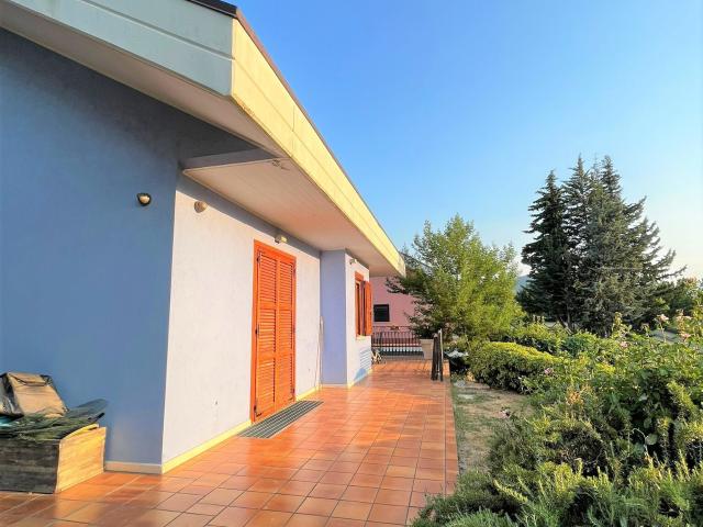 Villa con giardino a Ascoli Piceno