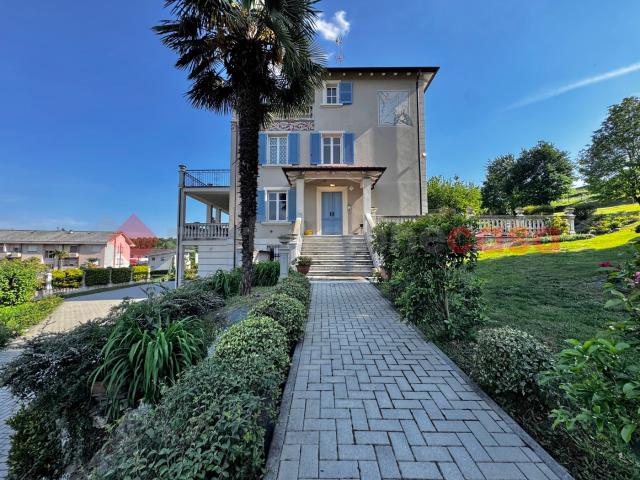 Villa con giardino a Arona