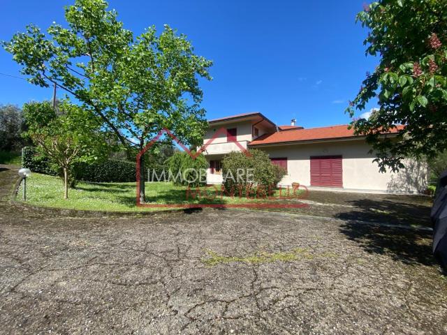Villa con giardino a Camaiore