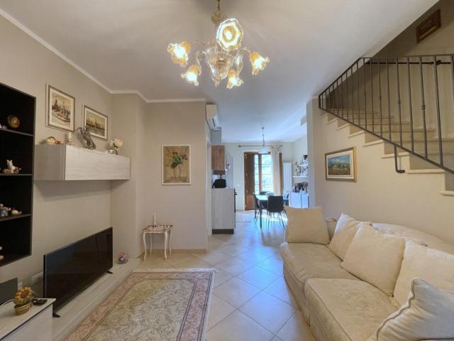 Villa con giardino a Camaiore