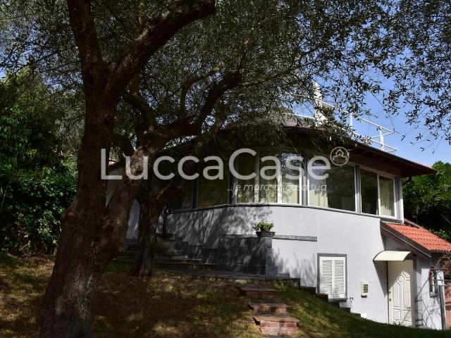 Villa con giardino a Camaiore