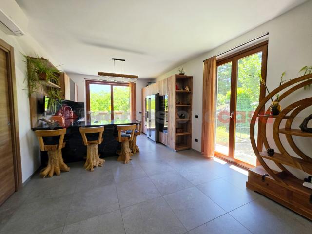 Villa con giardino a Cadorago