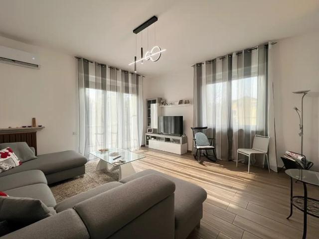 Villa con giardino a Cairate