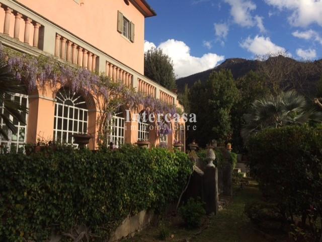 Villa con giardino a Calci