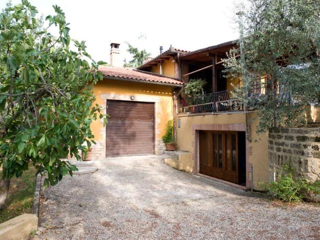 Villa con giardino a Castelnuovo Berardenga