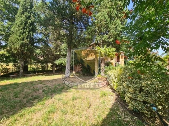 Villa con giardino a Cetona