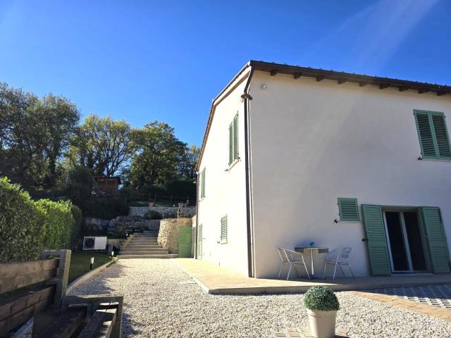 Villa con giardino a Colle di Val d'Elsa