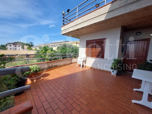 Villa con giardino a Corropoli