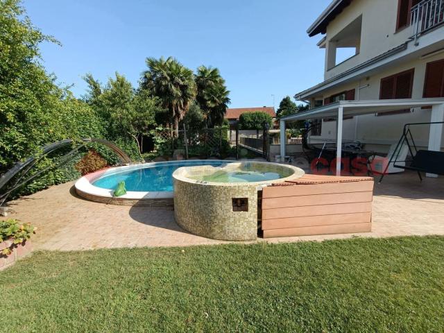 Villa con giardino a Dairago
