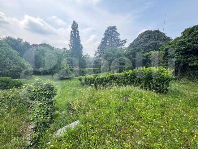 Villa con giardino a Ello