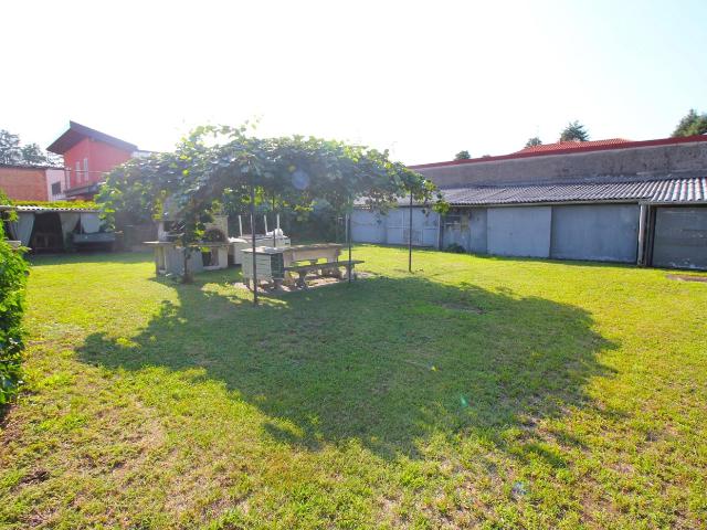 Villa con giardino a Gorla Minore