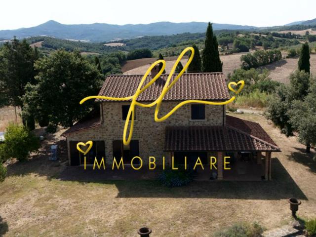 Villa con giardino a Guardistallo