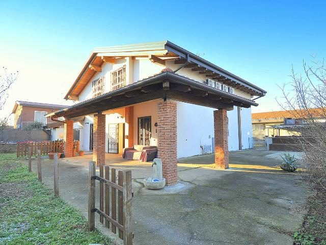 Villa con giardino a Inveruno