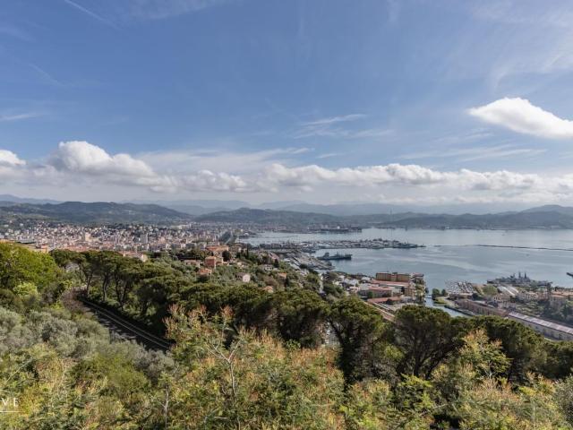 Villa con giardino a La Spezia