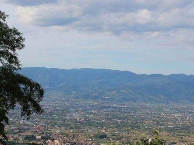 Villa con giardino a Lamporecchio